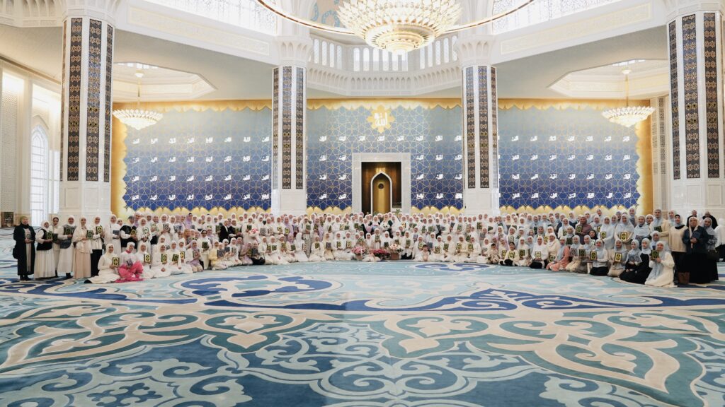 Бас мешіт шәкірттері құранға түсті