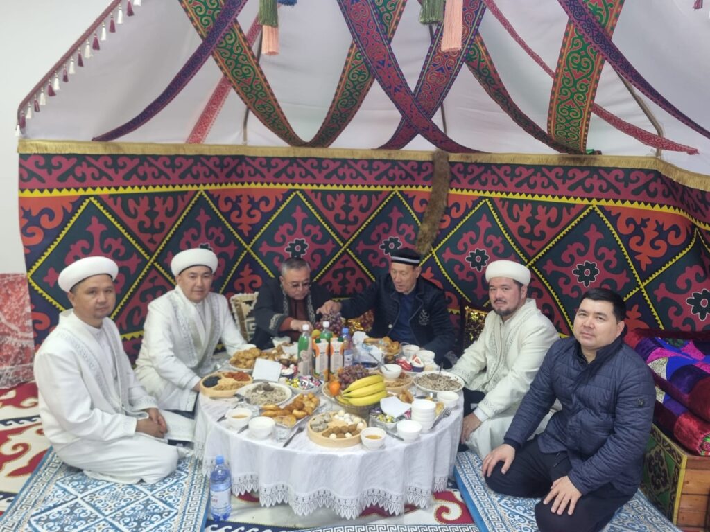 ШЫМКЕНТТЕ 97 МЕШІТТЕ АЙТТЫҚ ДАСТАРХАНЫ ЖАЙЫЛДЫ