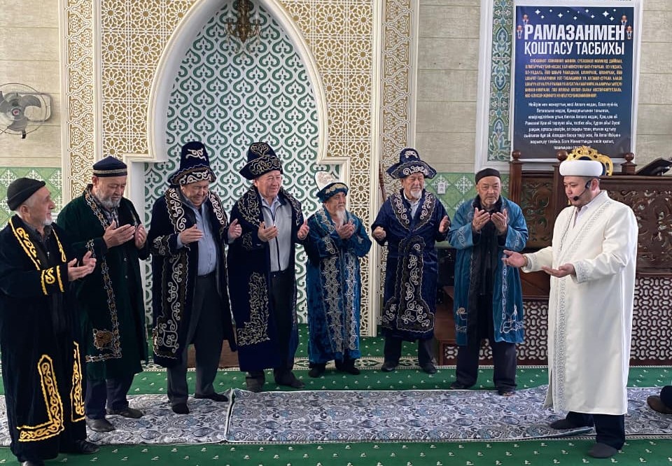 МЕШІТ АҚСАҚАЛДАРЫНА ҚҰРМЕТ КӨРСЕТІЛДІ