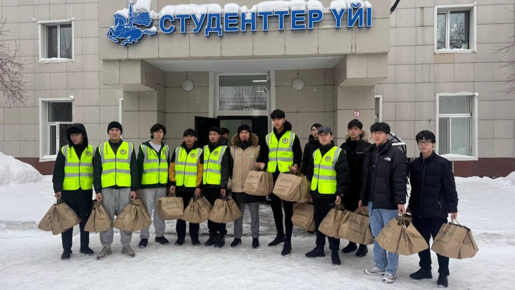 ЕҰУ студенттер үйіне 600 студентке арналған ауызашар жеткізілді