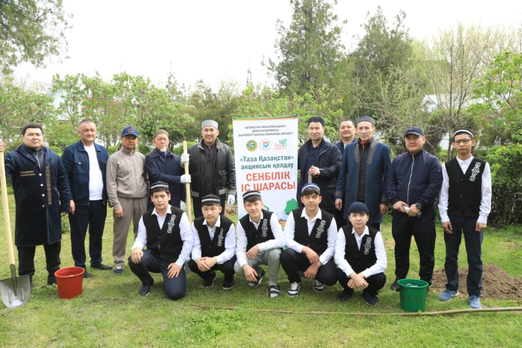 ШЫМКЕНТ МЕДРЕСЕСІНЕ АҒАШ ОТЫРҒЫЗДЫ