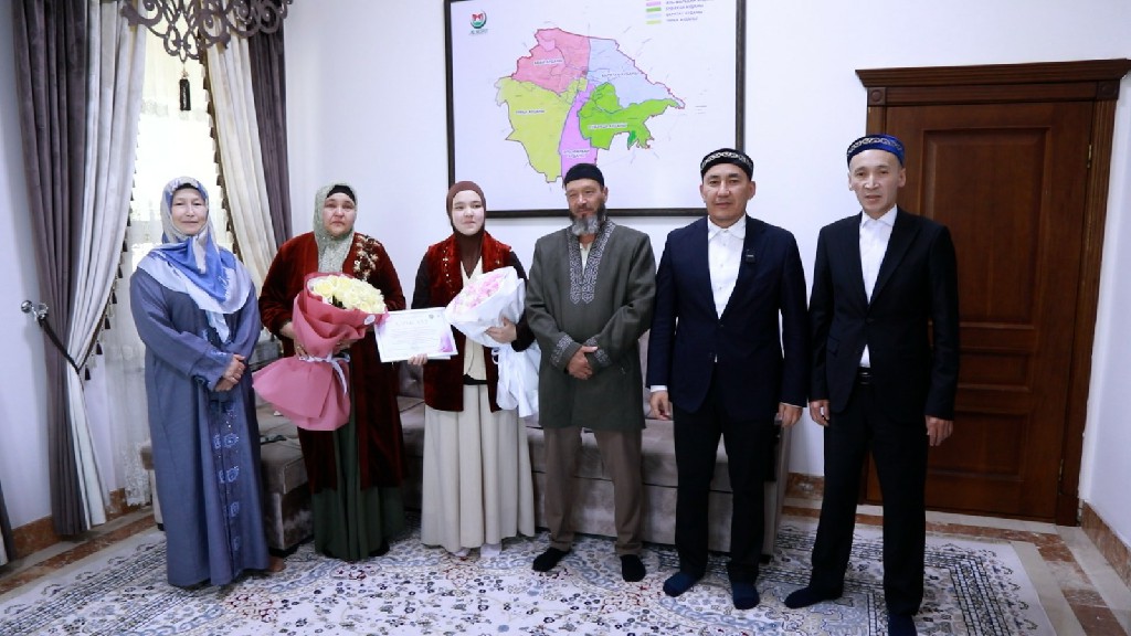 ШЫМКЕНТТЕ ҚҰРАН САЙЫСЫНЫҢ ЖЕҢІМПАЗЫНА ҚҰРМЕТ КӨРСЕТІЛДІ