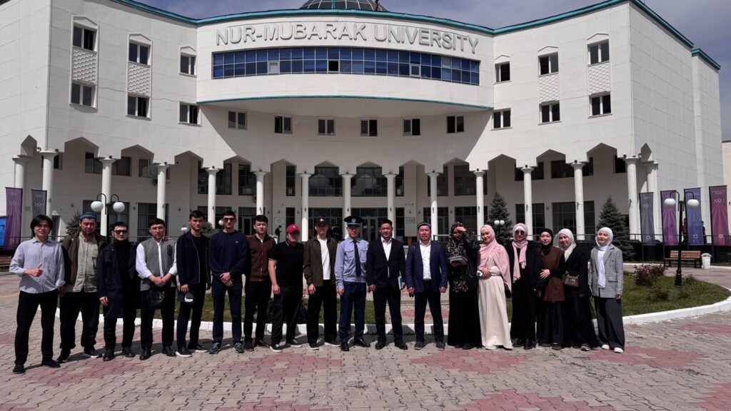 Ақтөбе: Бас имамы «Нұр Мүбарак» Египет ислам мәдениеті университетінде білім алып жатқан ақтөбелік түлектермен кездесті