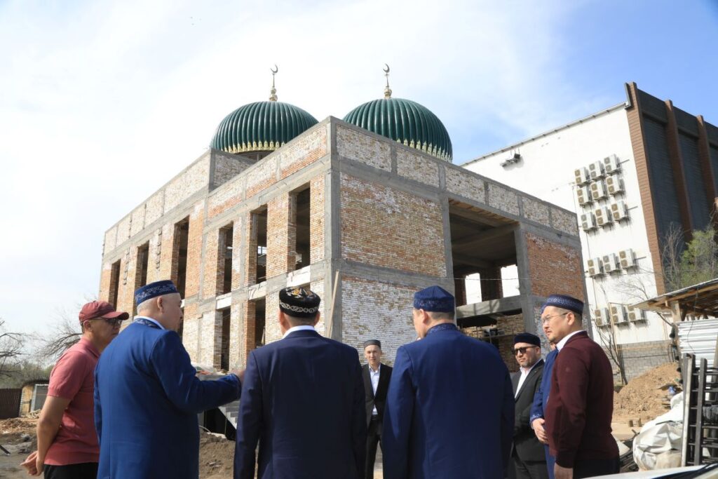НАИБ МҮФТИ ШЫМКЕНТТЕ ЖАҢА МЕШІТ ҚҰРЫЛЫСЫМЕН ТАНЫСТЫ