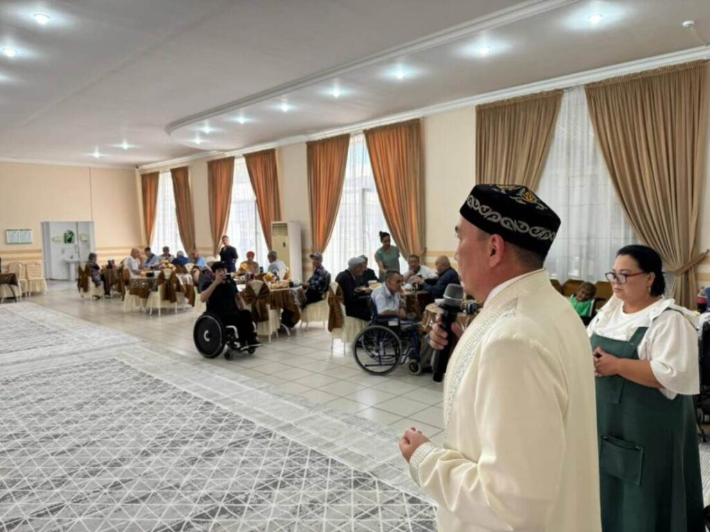 ШЫМКЕНТ ИМАМДАРЫ ҚАРТТАР ҮЙІНДЕ ҚАЙЫРЫМДЫЛЫҚ ШАРАСЫН ӨТКІЗДІ